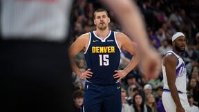 Nikola Jokić gleda umoran u kameru