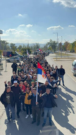 Mladi iz Bačke Palanke krenuli peške na skup Ujedinjena Srbija u Novi Sad (2).jpg