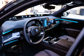 BMW 740 xDrive (1).jpg