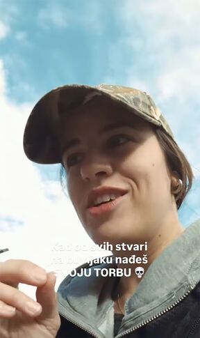 Maša Memedović na buvljaku (1).jpg