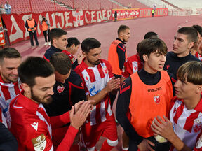 Fudbaleri Crvene zvezde slave pobedu.