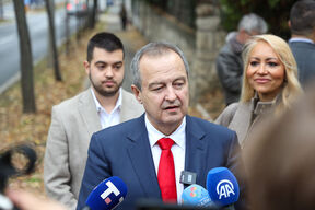 Ivica Dačić glasao (7).jpg