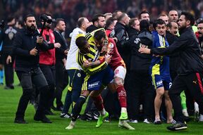 Tuča fudbalera Galatasaraja i Fenerbahčea