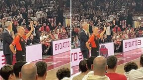 Nikola Kalinić podiže tri prsta u Areni