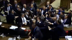 tuča u jermenskom parlamentu.jpg