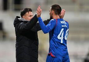 Aleksandar Stanojević grli Milića na Radnički Partizan