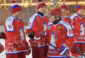 Vladimir Putin igra hokej (1).jpg
