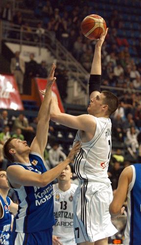 Partizan "razbio" Budućnost