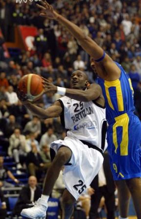 Partizan skinuo "skalp" Makabiju
