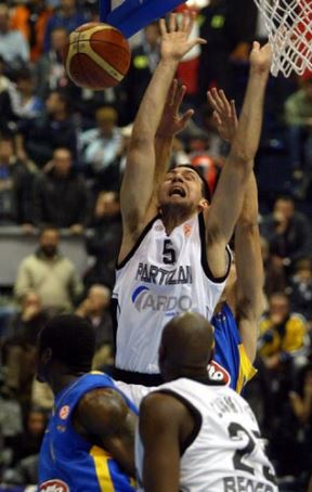 Partizan skinuo "skalp" Makabiju