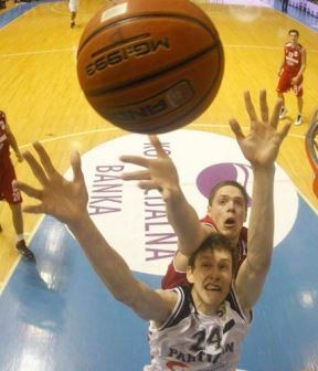 Crveno-beli jačih živaca