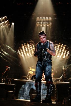 Rammstein, vatrena kugla u Areni