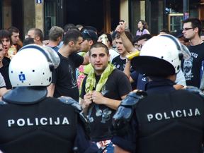 Protesti zbog hapšenja generala