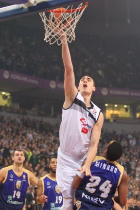 Partizan i puna Arena srušili Budiveljnik