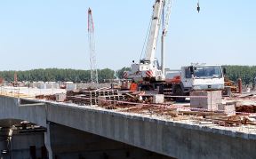 Iako Srbijom haraju poplave, radnici na kineskom mostu Zemun-Borča rade neprekidno