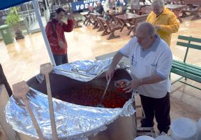 Danas se umesto riblje čorbe jeo bosanski lonac na "Fish festu"