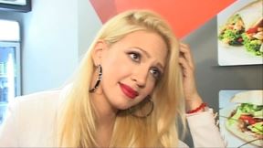 Milica Todorović pala na bini
