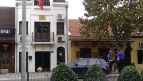 Ambasada Albanije u Podgorici jutros je kamenovana od strane nepoznatih lica.
