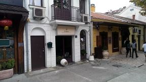 Ambasada Albanije u Podgorici jutros je kamenovana od strane nepoznatih lica.