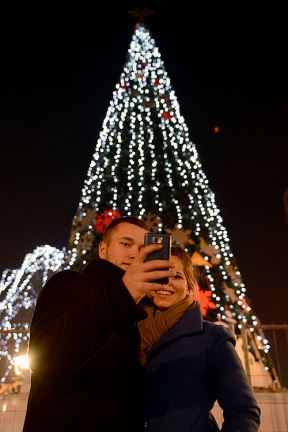 Novogodišnja jelka visoka petnaest metara na Trgu Republike u Beogradu