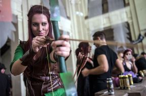 Bojana Vukotić na maskenbalu u KST-u prerušena u Tauriel iz Hobita.