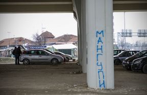 "Divlji" parking kod buvljaka na Novom Beogradu.