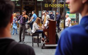 Violinista koji je ostavio stalan posao da bi svirao na ulici.