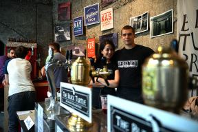 Prvi Regionalni festival zanatskog piva otvoren je u galeriji Štab u Beogradu.