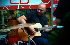Grupa S.A.R.S. održala mini koncert na otvorenom u Beogradu.