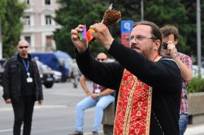 Parada ponosa - i sveštenici hteli da prošetaju