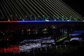 Most na Adi, Palata Albanija i Pobednik u bojama Francuske zastave