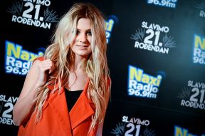 Nevena Božović fotografije Instagram crna kosa