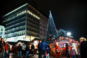 Novogodišnje ukrašavanje gradova u svetu FOTO