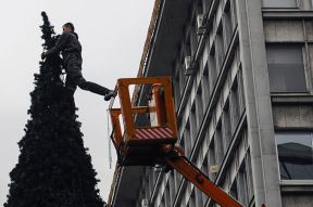 Beograd - Uklanjanje novogodišnje rasvete