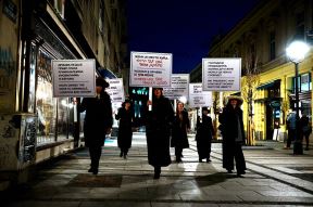 Beograd - Žene u kostimima iz Prvog svetskog rata otvorile izložbu Žena, rat i plakat