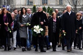 Vučić položio venac, građani šetali za Zorana