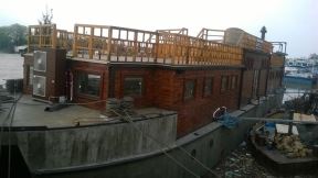 Betonski brod Sip na Savskom šetalištu - Siniša Mali