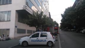Oficir hoće da se zapali ispred MInistarstva odbrane u Beogradu