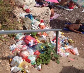 Crna Gora - letovanje - crkotina na plaži u Baru