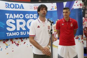 Miloš Teodosić se družio sa decom