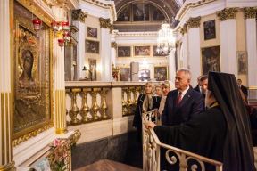 Tomislav Nikolić igra kolo na svadbi u Kragujevcu