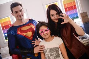 Tiršova bolnica - Superheroji posetili decu i delili poklone