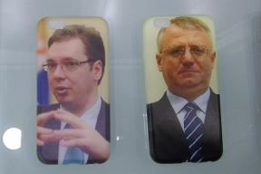 Maske za telefon sa likovima političara