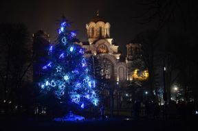 Siniša Mali i Norvežani okitili jelku na Tašmajdanu