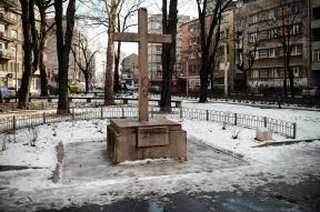 Crveni krst - Vozarev krst spomenik Beograd