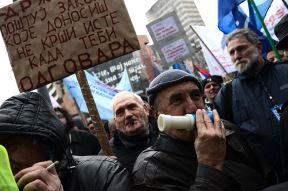 Protest sindikata vojske i policije ispred Vlade Srbije FOTO