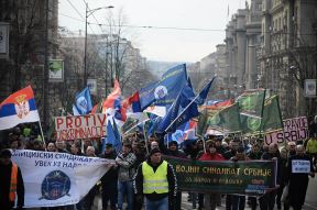 Protest sindikata vojske i policije ispred Vlade Srbije FOTO