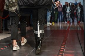 Sara Jo u trenerci i štiklama otvaranje butika Spot FOTO