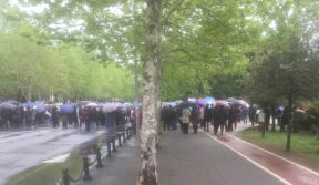 Majke koje protestuju u Crnoj Gori pokušavaju da uđu u sud