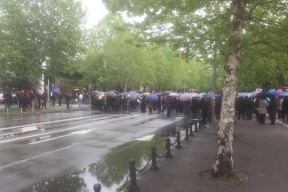Majke koje protestuju u Crnoj Gori pokušavaju da uđu u sud